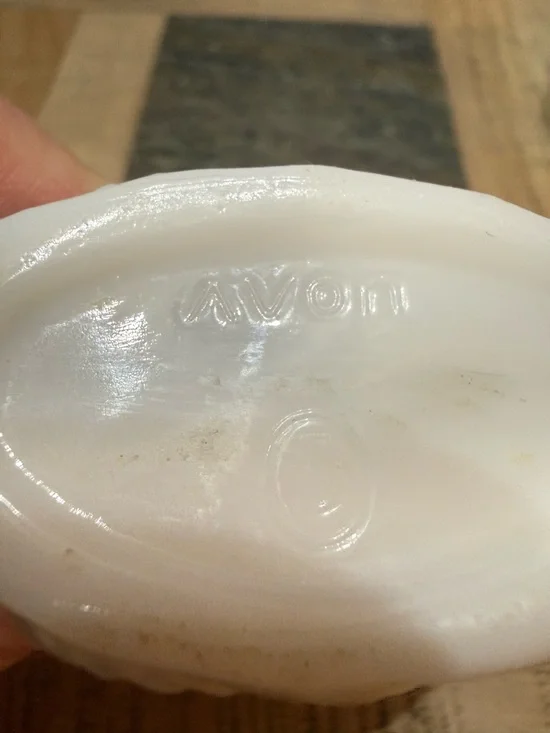 Avon White Ceramic Swan, Elephant and Giraffe Perfume Decanters - Picture 6 of 6